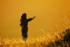 走进甘南白石崖，远山在招唤图片