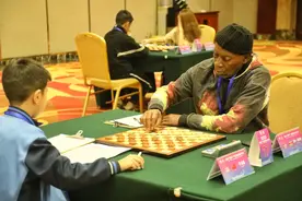 “新泰杯”中国国际跳棋公开赛拉开帷幕 六国高手竞逐“最强大脑”图片