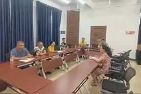 万宁市资规局到万城镇指导规划报建工作图片