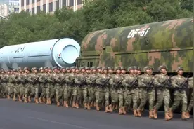 “东风-61”亮相 军事专家：突防能力更强 打得更准