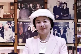 中国姑娘的“珍珠外交”：为撒切尔夫人编项链，教拉加德微信支付图片