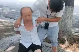 薛某（男，59岁）入室行窃先拿桌上水果刀？警方通报图片