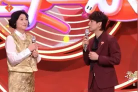 曾因“八块腹肌”登上热搜，何炅首次回应图片