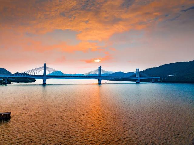 揽尽山水，宿享诗意，太平湖荣登抖音美团双榜，邀您共赏皖南山水~