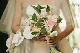 婚礼办完了，查看录像发现新人进场、致辞证婚等环节都不完整…图片