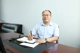 梦想与情怀！记郏县新世纪小学党支部书记、校长刘国英图片