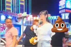 残疾女孩街头直播遭男子拍臀 福建晋江市警方：43岁男子被拘留图片