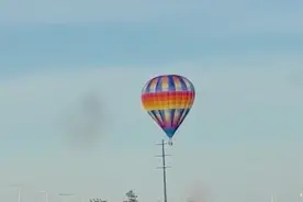 美国印第安纳州热气球触碰电线起火 三人烧伤图片