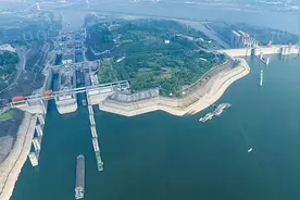 长江上游航道瓶颈现象突出，“五省市论坛”上专家建议提升三峡过闸能力图片