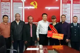 白衣小哥，奖2万！图片