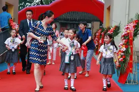 北京百万中小学生今日开启新学期图片