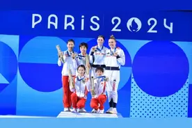 “复制粘贴”断层领先！全红婵陈芋汐金牌图片