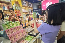 AR互动，裸眼3D，天坛公园高科技感冰箱贴受游客热捧图片