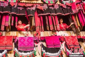 广西龙胜瑶乡欢度晒衣节图片