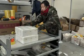 12条视频吸粉18万多 57岁山东大姨用英语网上卖苹果图片