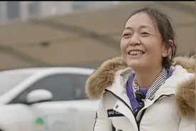 让风告诉TA ——小拉网约车陈师傅和她车顶的温暖“心愿墙”图片