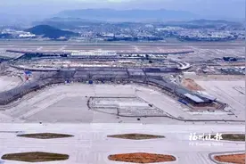 长乐国际机场二期扩建工程有新进展 新航站楼高架桥下月合龙图片