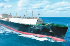 我国最大规模LNG船项目首制船交付图片