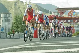 从博物馆到布宫 国际级自行车赛在拉萨“狂飙”图片