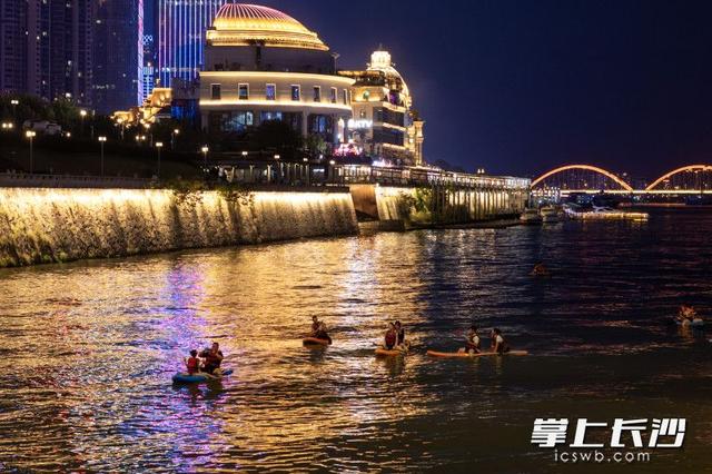 组图 | 湘江夏夜桨板热