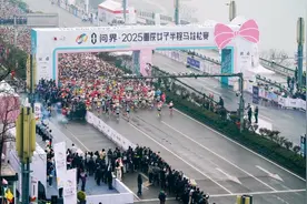 2025重庆女子半程马拉松鸣枪开跑 赛会纪录被刷新图片