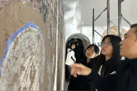 上海出版印刷高等专科学校：学子跟着“上海工匠”还原千年石窟图片