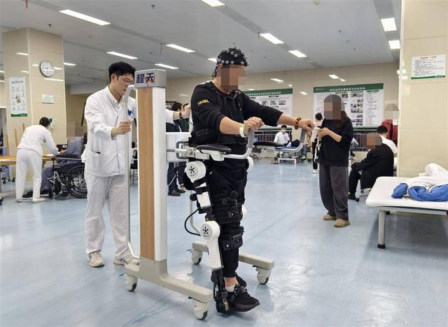 瘫痪患者“想走就走” 中南六省地市级医院首个脑机接口中心在襄阳成立