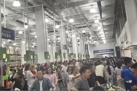 五一山姆超市堪比旅游景点，多地入口大排长龙，店员：跟过年一样图片