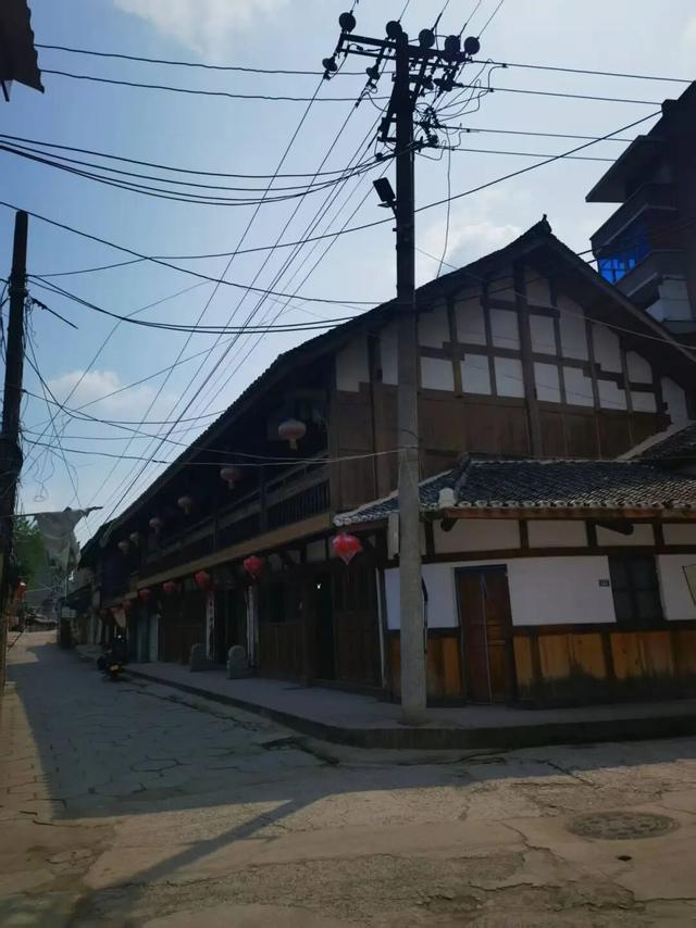 穿越龙泉山，发现一个「活的」老场镇