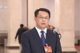 全国政协委员郑军：完善基础教育教师培训机制，建立全国统一的培训学分银行图片