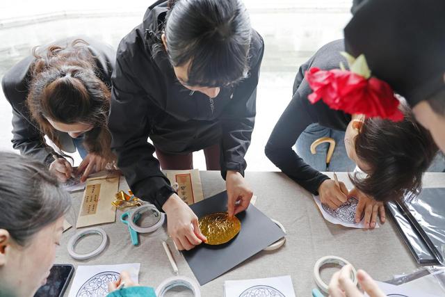 11月的雷峰塔景区，请你帮“许仙”集齐5件信物