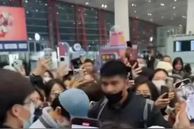 锐评｜明星怒怼吓不倒疯狂“代拍”图片