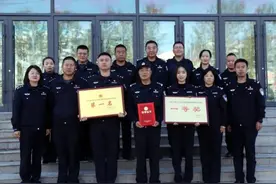 喜报！三连冠！图片