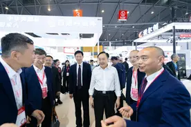 重磅嘉宾探营中国牙谷展区 点赞口腔产业 “新高地”图片