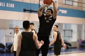 身披31号球衣 北汽男篮宣布签下新外援布克图片