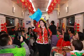 穿大花袄扭秧歌！体验“雪国列车”上的最炫“东北风”图片