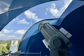 我国首次实现地月空间卫星激光测距图片