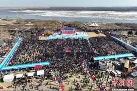 黑龙江佳木斯：万人喊江庆春来图片