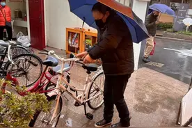 长期霸占车位，老旧“僵尸非机动车”谁来管？图片