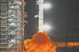 天问二号踏上十年“追星之旅”，我国首次小行星探测与采样返回任务正式开启图片