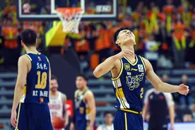 「CBA」徐杰末节扮演关键先生，广东队击败深圳队笑傲德比战图片