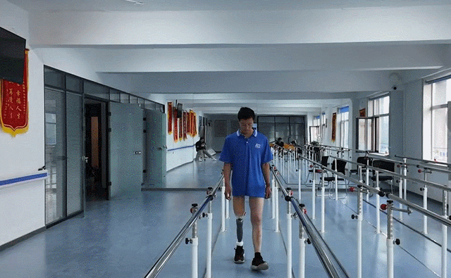 全国肢残日，残疾人快递员装上智能义肢