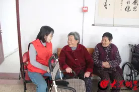 洪绪镇开展“弘扬雷锋精神 关心关爱老人”志愿服务活动图片