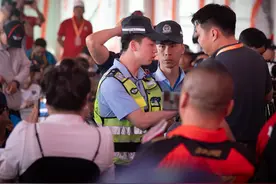 藏蓝护航环塔 平安与速度同行图片