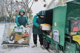 快递小哥迎雪而上，湖北省快递物流将尽快恢复图片