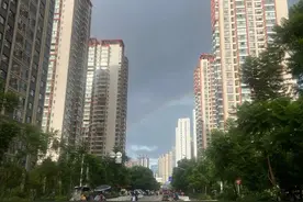 哇！就现在，昆明雨中出现彩虹！哇！是双彩虹图片