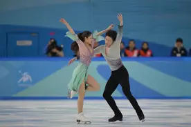 17岁广东冰舞组合肖紫兮/何凌昊逐梦亚冬会，未来冬奥不是梦图片