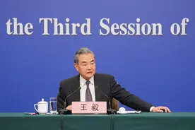 王毅外长用的诗词句如何翻译？图片