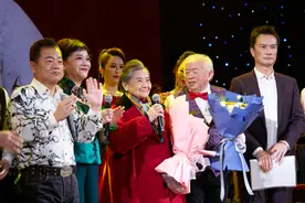 88岁朱逢博再唱《我的祖国》：她的歌声为何令人难忘？图片