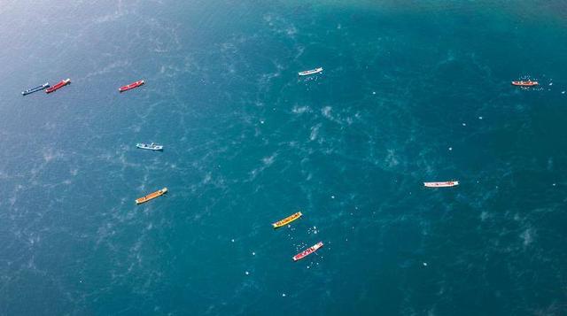 泸沽湖：薄雾轻舟入画来 冬韵泸沽醉游人